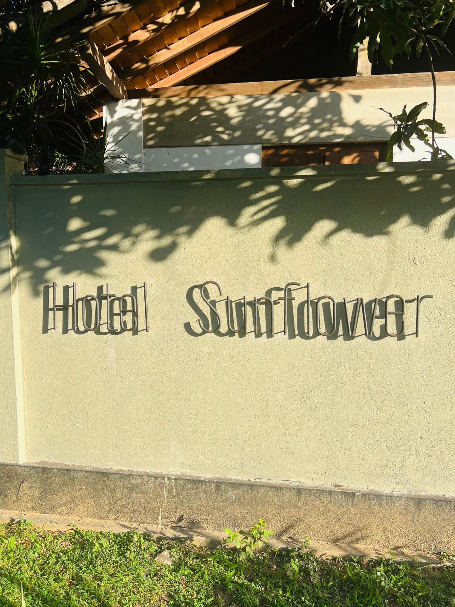 Hotel Sunflower Kataragama Exterior foto