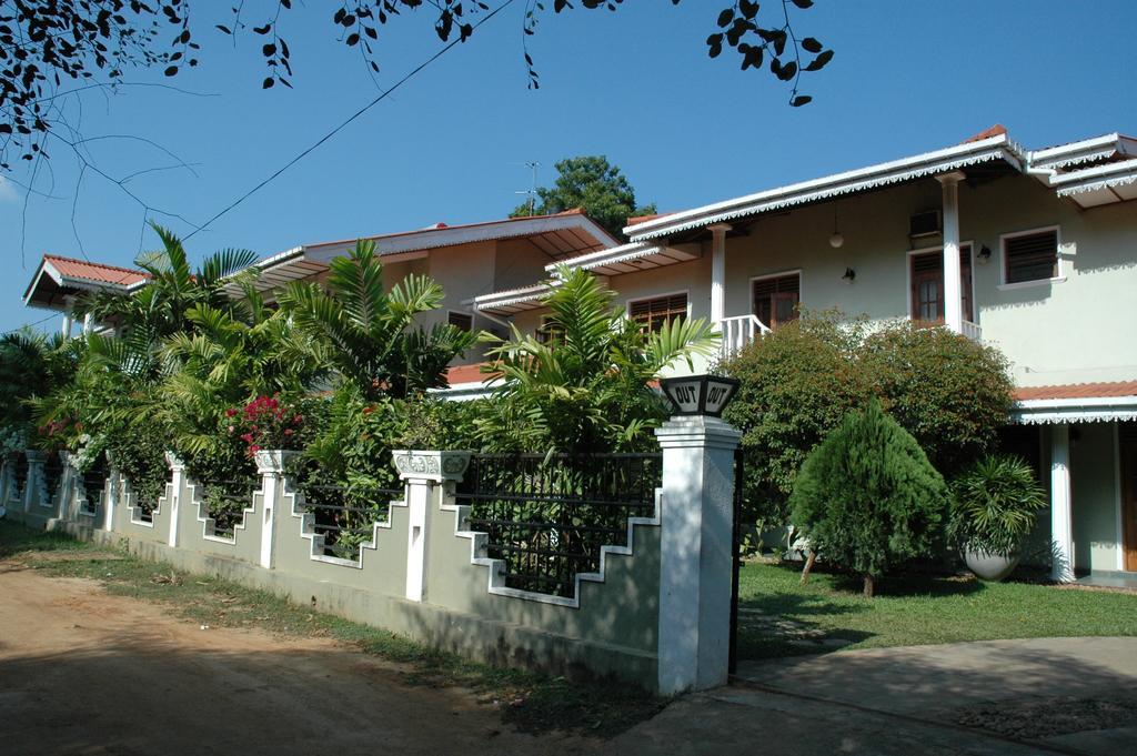 Hotel Sunflower Kataragama Zimmer foto