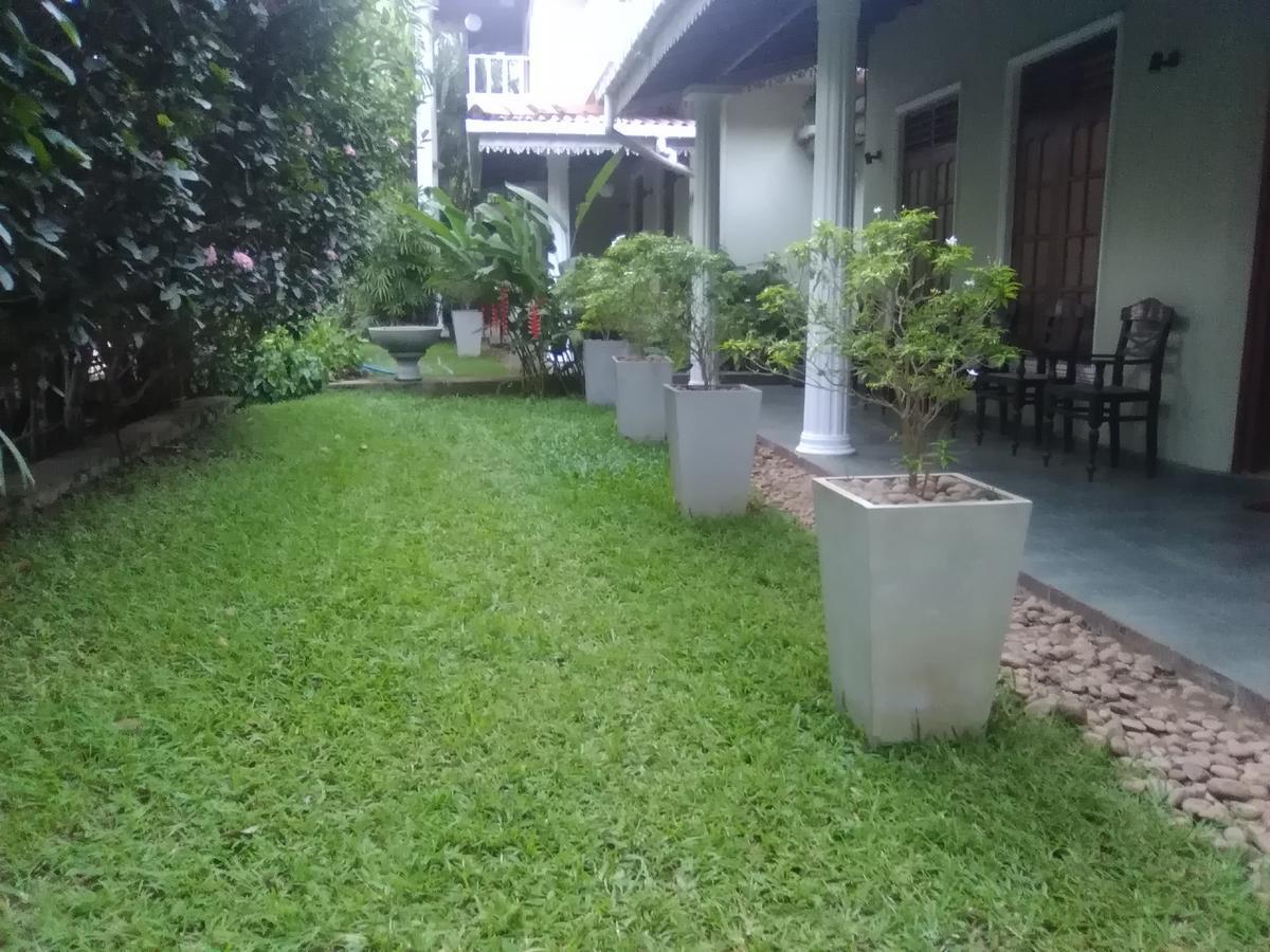 Hotel Sunflower Kataragama Exterior foto