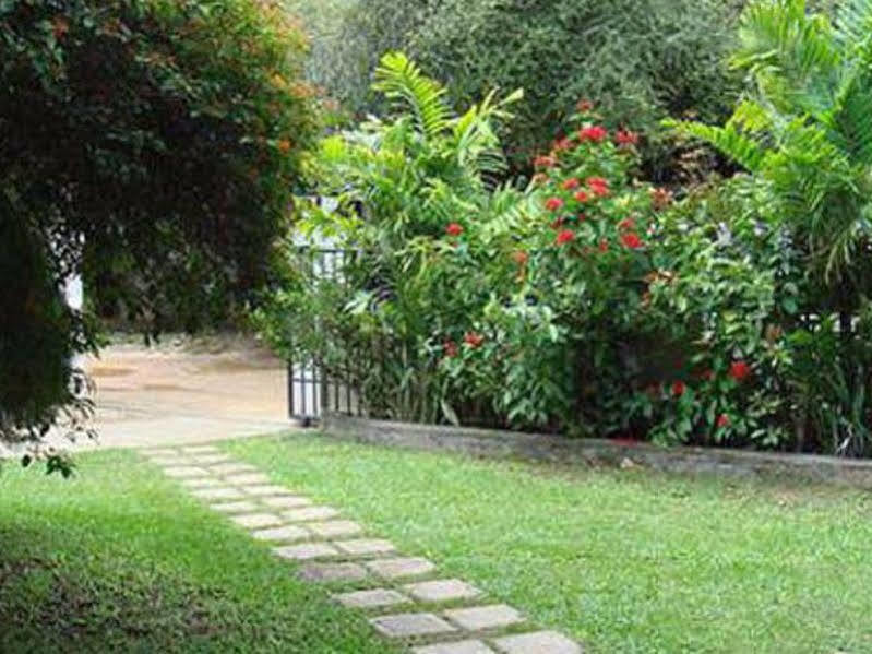Hotel Sunflower Kataragama Exterior foto